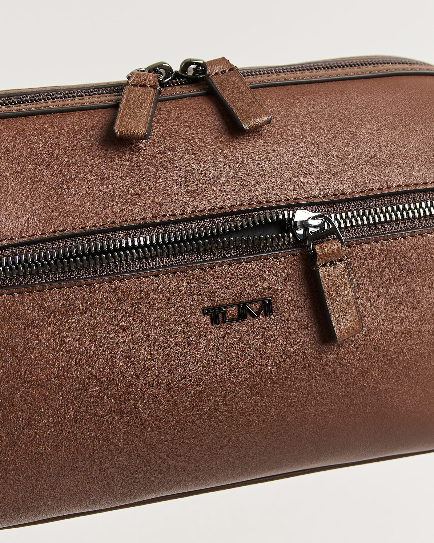 Herre | Tasker | TUMI | Framed Travel Kit Cognac