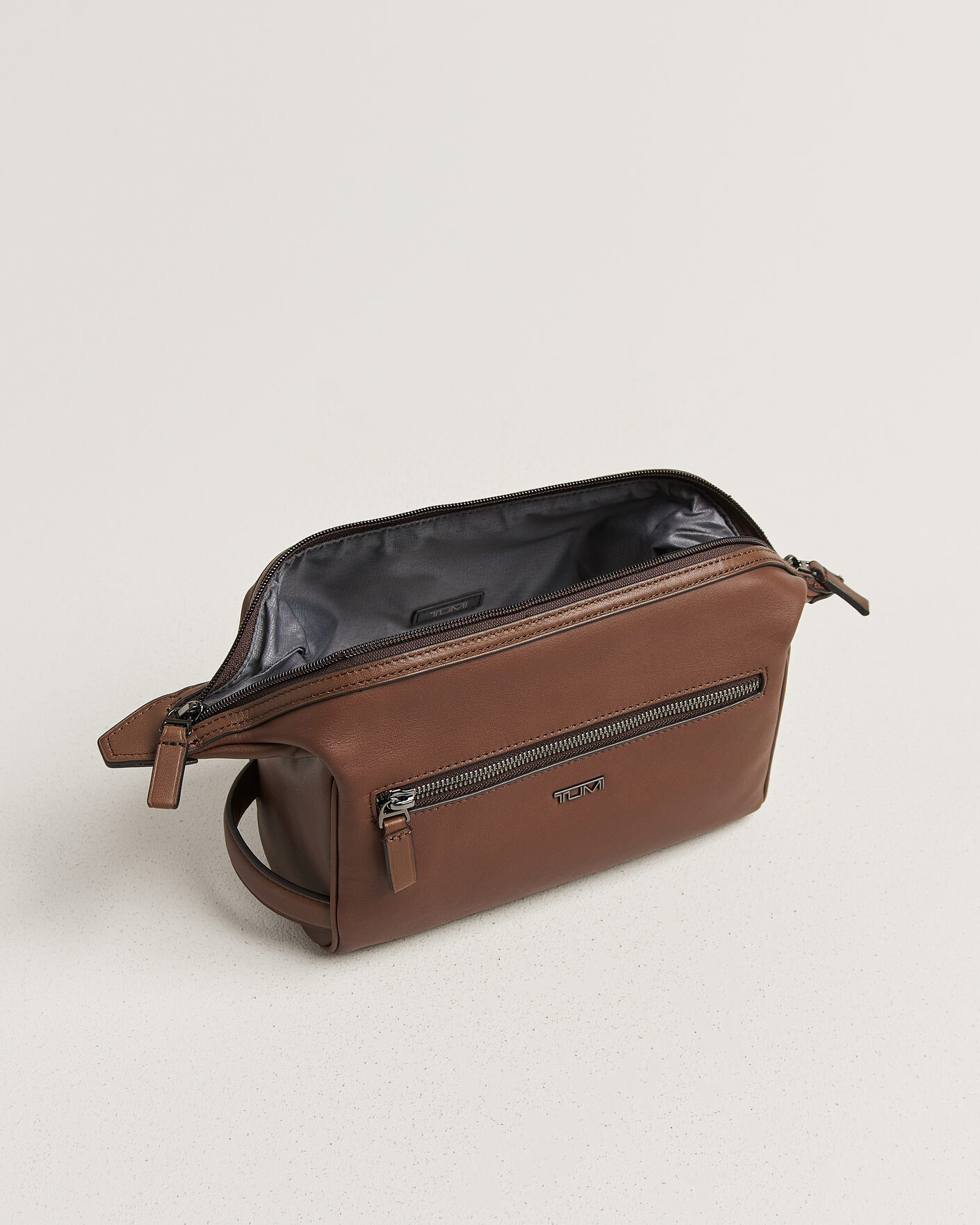 Herre | Tasker | TUMI | Framed Travel Kit Cognac