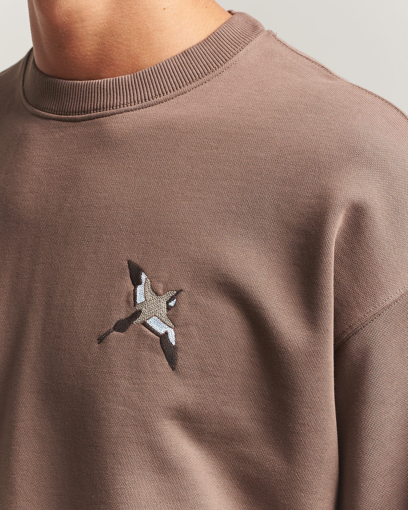 Herre | Trøjer | Axel Arigato | Micro Bee Bird Sweatshirt Coffee Brown