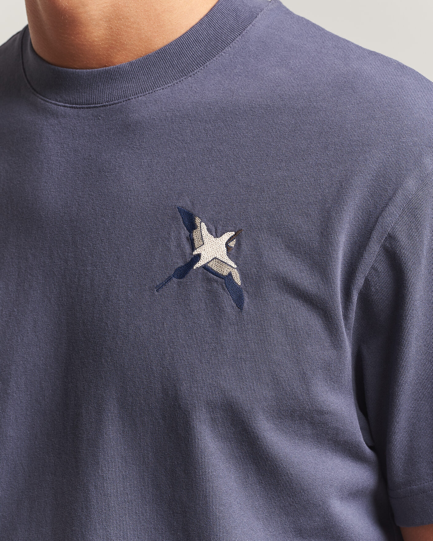 Herre | T-Shirts | Axel Arigato | Micro Bee Birt T-Shirt Smoke Grey