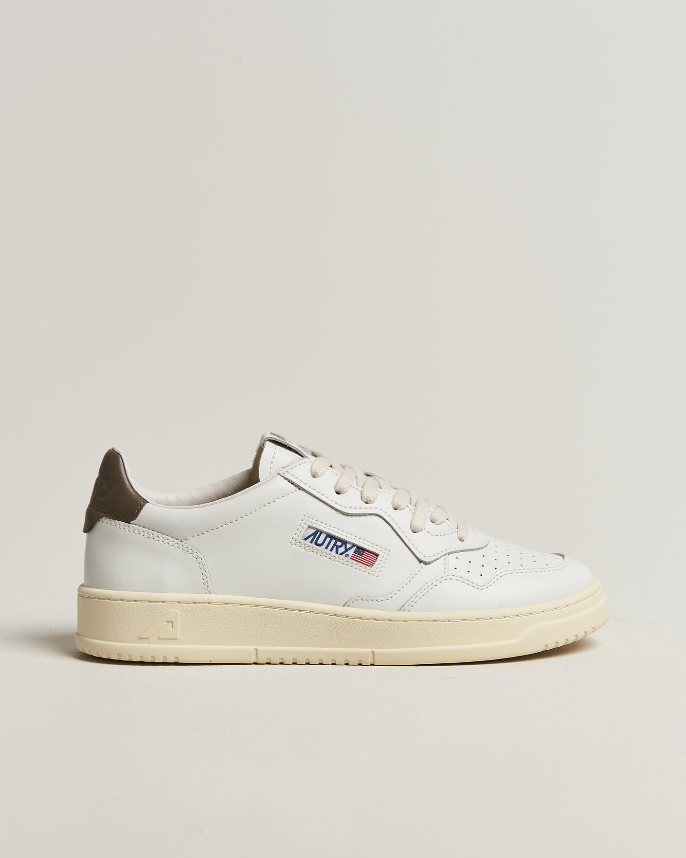 Herre | Sneakers | Autry | Medalist Low Sneaker White/Chocolate