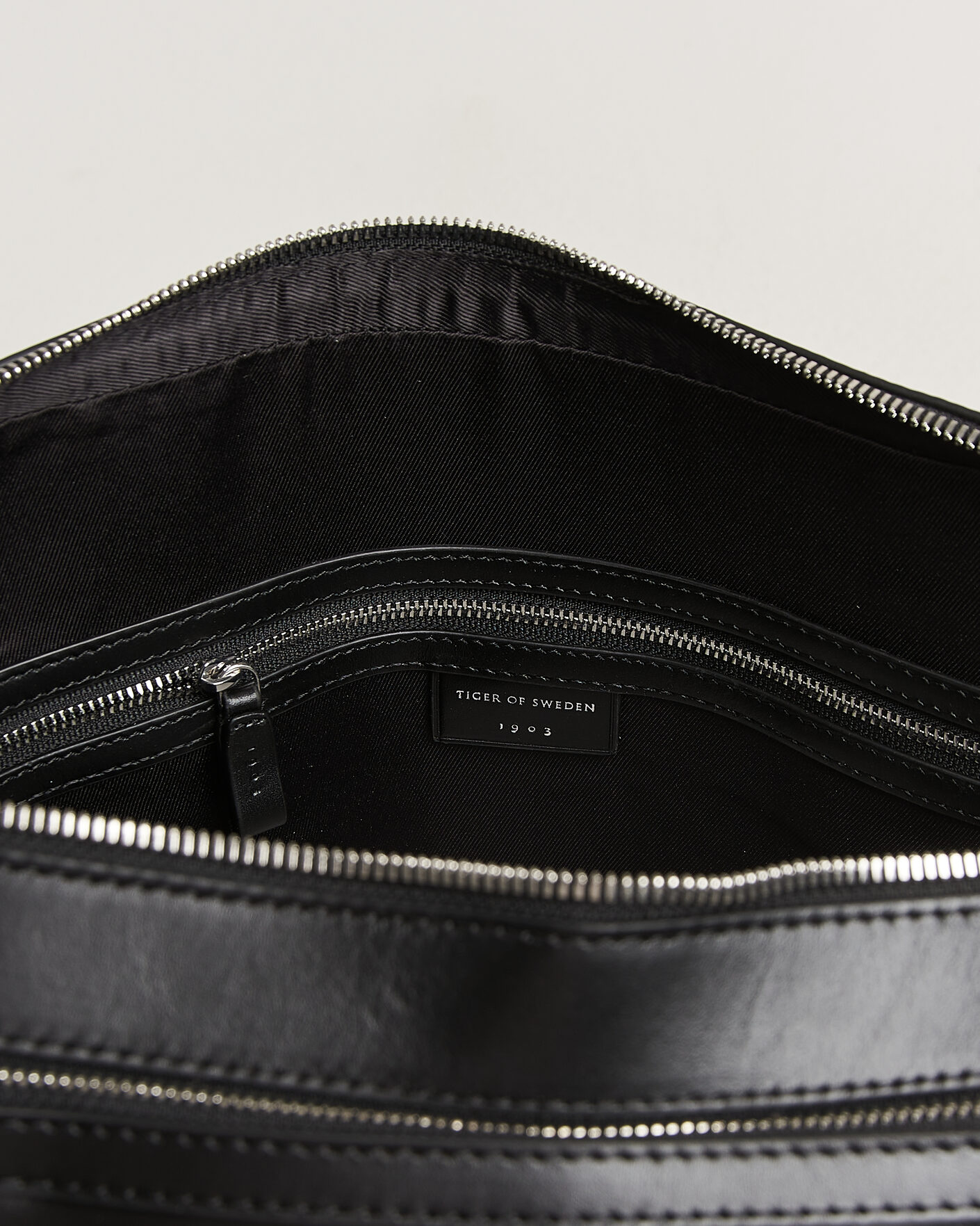 Herre | Tasker | Tiger of Sweden | Burin Smooth Leather Briefcase Black