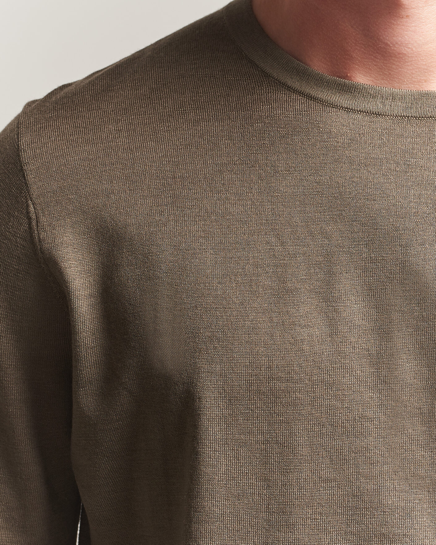 Herre | Trøjer | Tiger of Sweden | Connor Extra Fine Merino Crew Neck Pullover Aged Timber