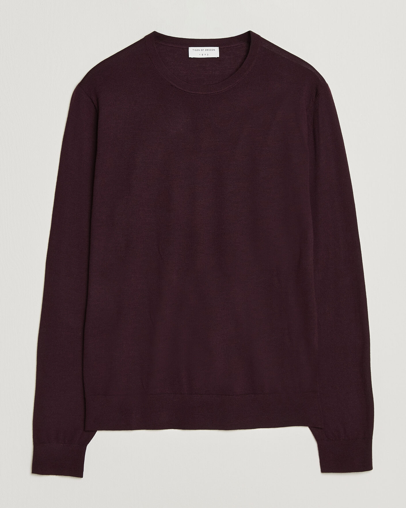Herre | Trøjer | Tiger of Sweden | Connor Extra Fine Merino Crew Neck Pullover Aubergine