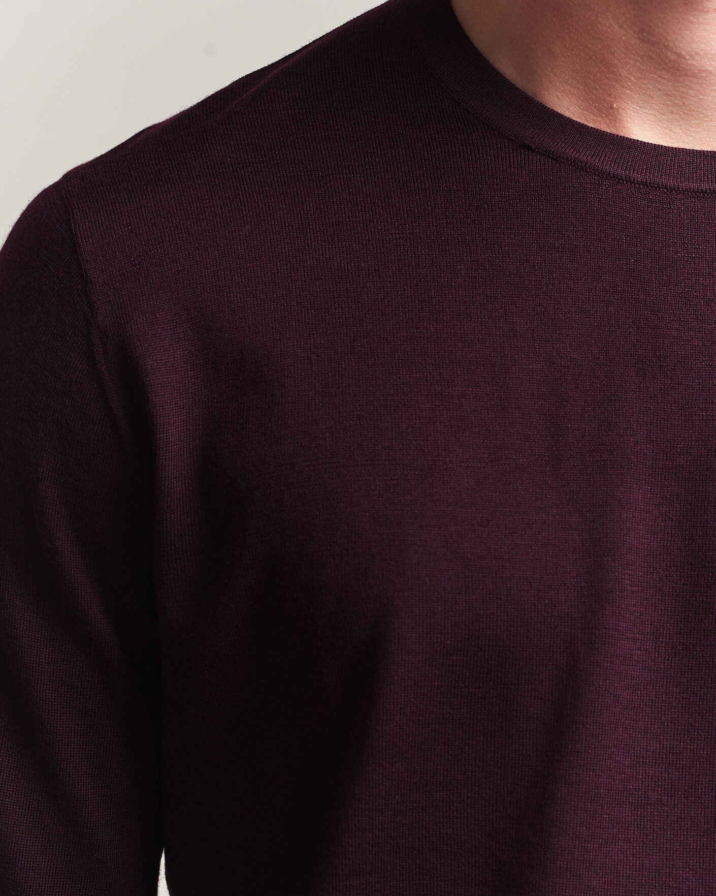 Herre | Trøjer | Tiger of Sweden | Connor Extra Fine Merino Crew Neck Pullover Aubergine