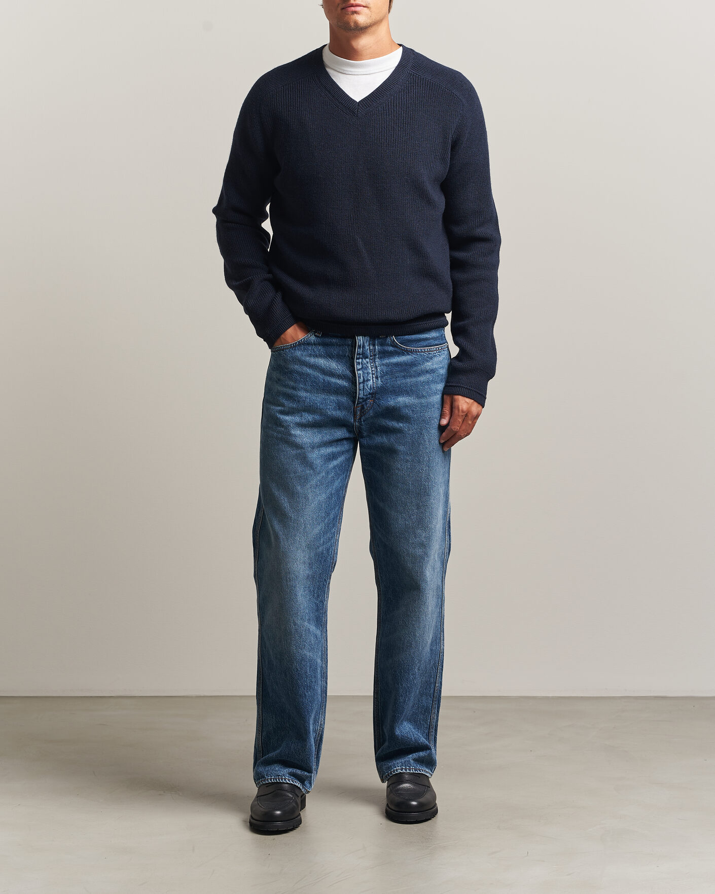 Herre | Trøjer | Tiger of Sweden | Logan Wool Knitted V-Neck Night Grape