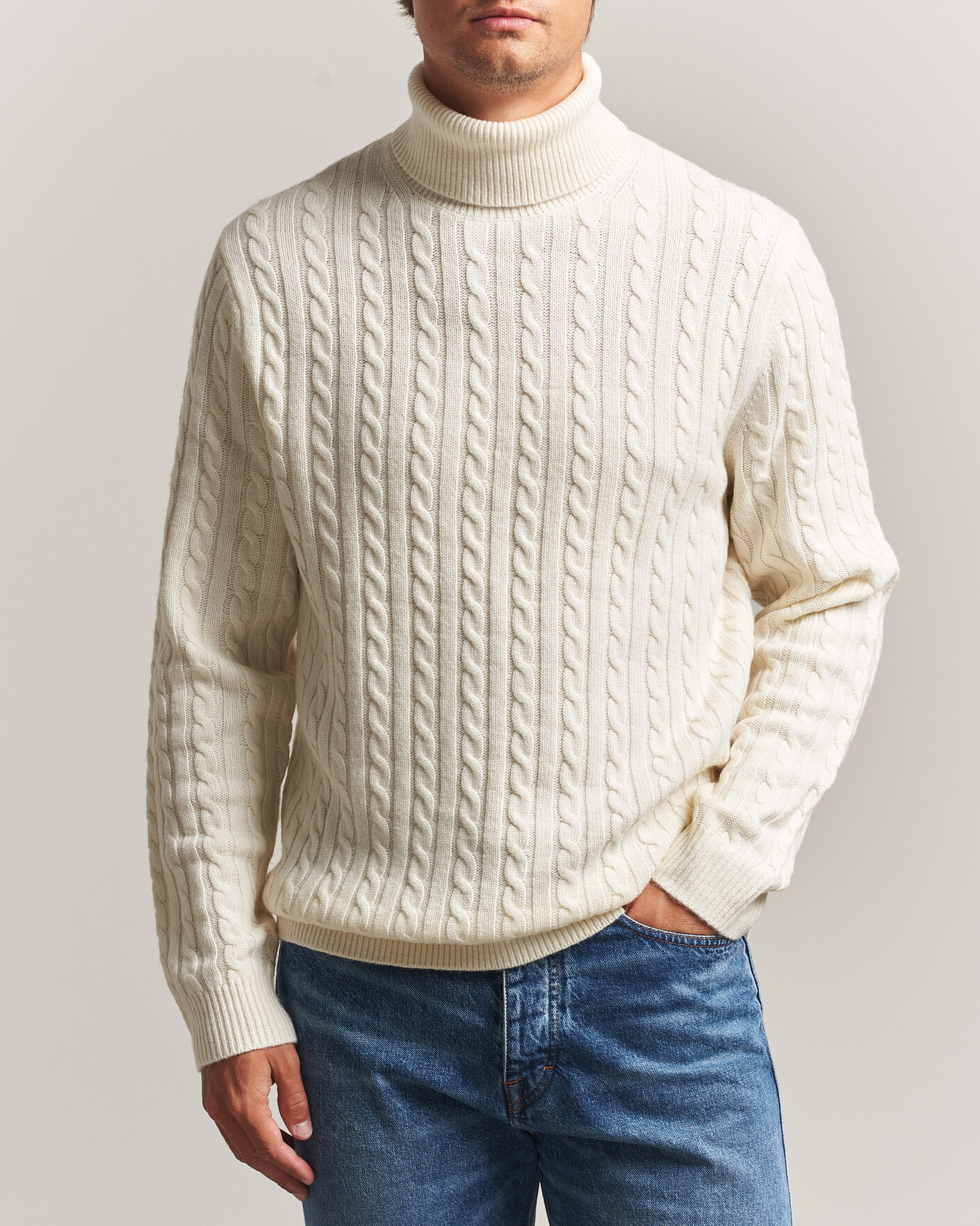 Herre | Trøjer | Tiger of Sweden | Wilde Wool/Cashmere Cable Turtleneck Porcelain Cream