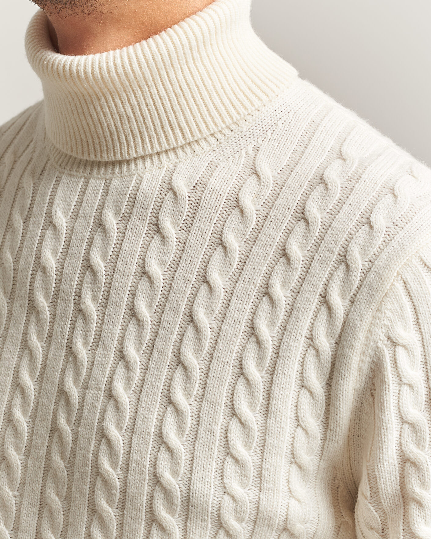 Herre | Trøjer | Tiger of Sweden | Wilde Wool/Cashmere Cable Turtleneck Porcelain Cream