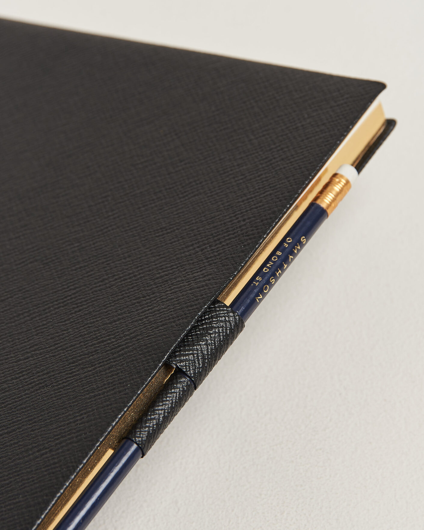 Herre | Notesbøger | Smythson | Pastegrain Sketchbook Black