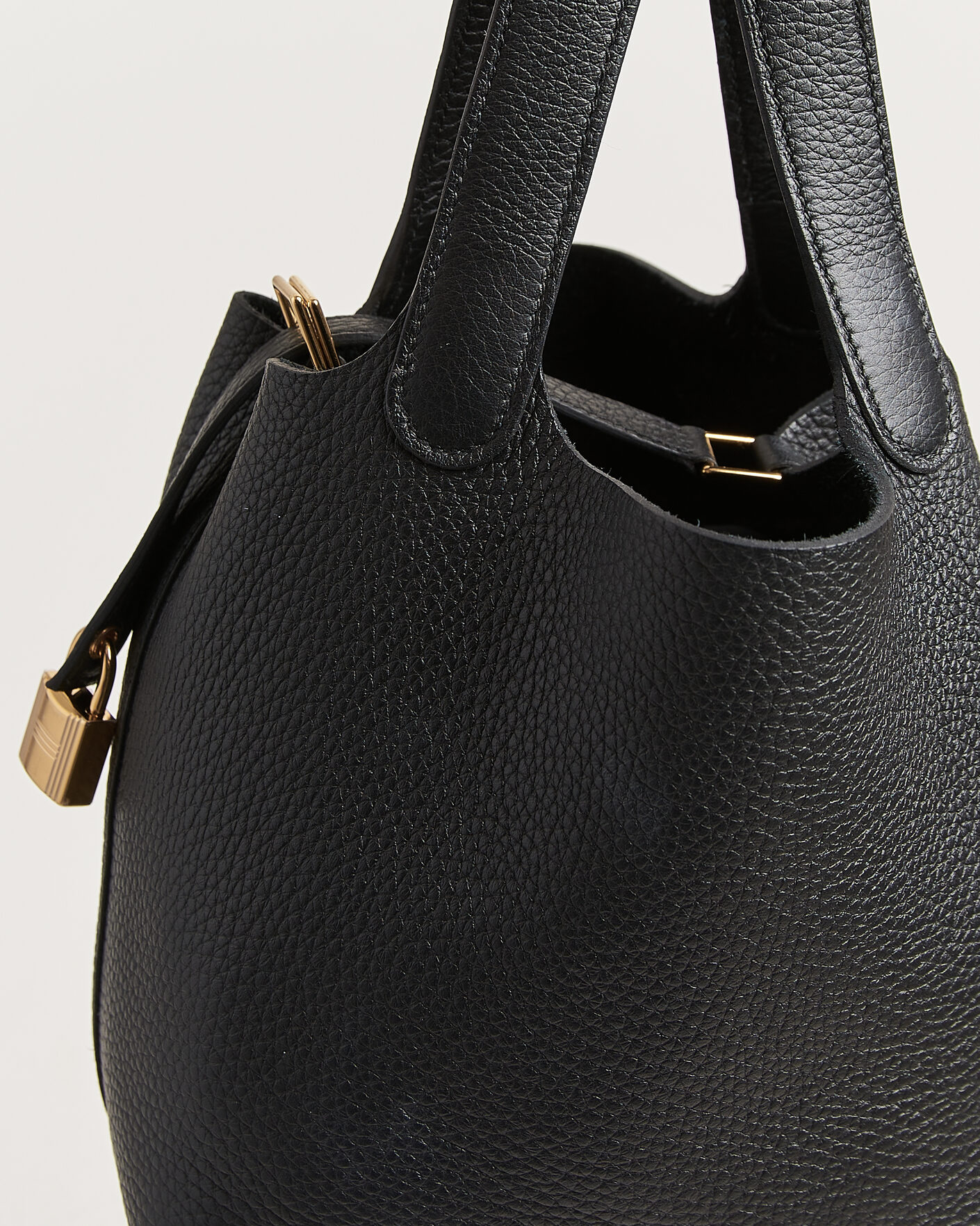 Herre | Pre-Owned & Vintage Bags | Hermès Pre-Owned | Picotin Lock 18 Black