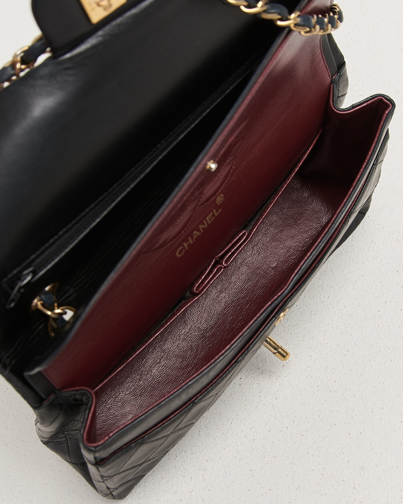 Herre | Pre-Owned & Vintage Bags | Chanel Pre-Owned | Classic Medium Double Flap Bag Lambskin Black