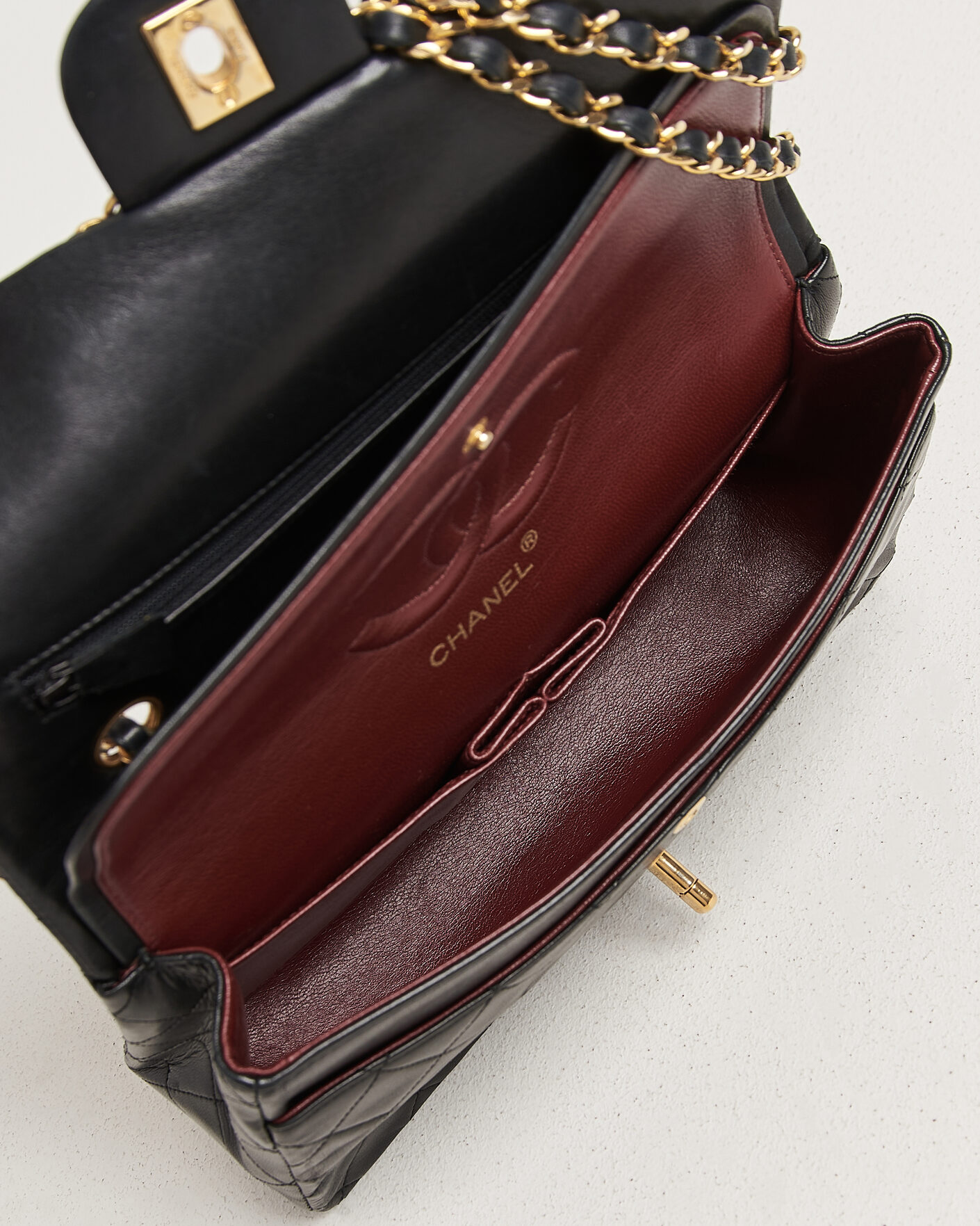 Herre | Chanel Pre-Owned Classic Medium Double Flap Bag Lambskin Black | Chanel Pre-Owned | Classic Medium Double Flap Bag Lambskin Black