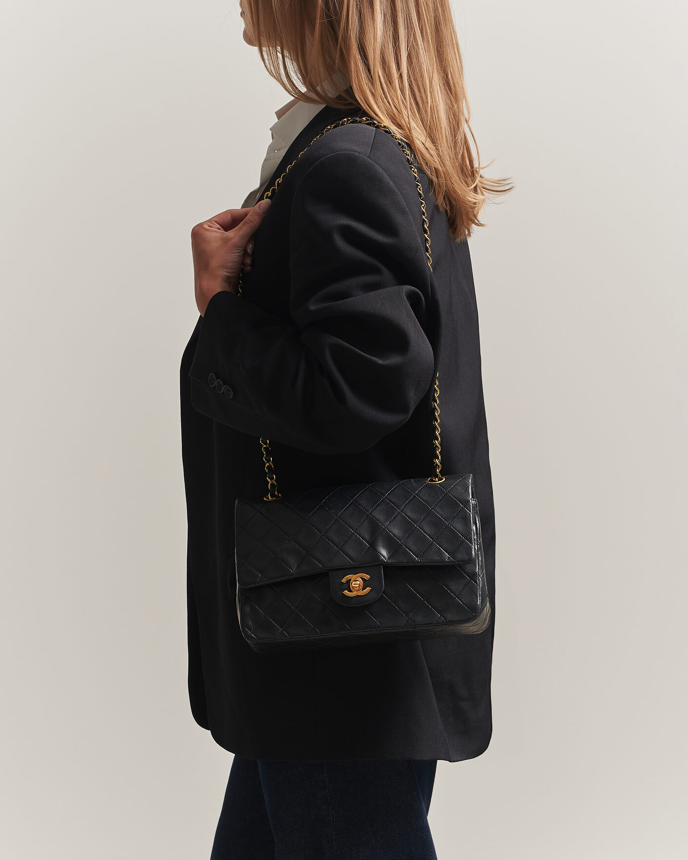 Herre | Pre-Owned & Vintage Bags | Chanel Pre-Owned | Classic Medium Double Flap Bag Lambskin Black