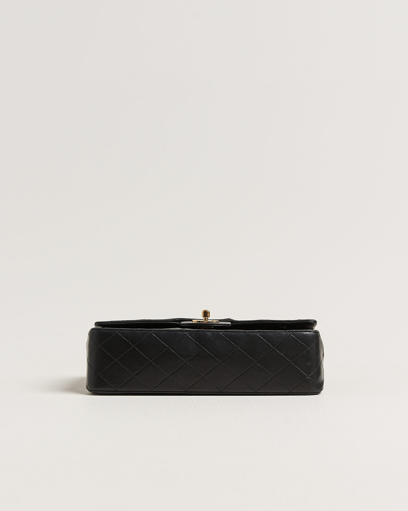 Herre | Pre-Owned & Vintage Bags | Chanel Pre-Owned | Classic Medium Double Flap Bag Lambskin Black