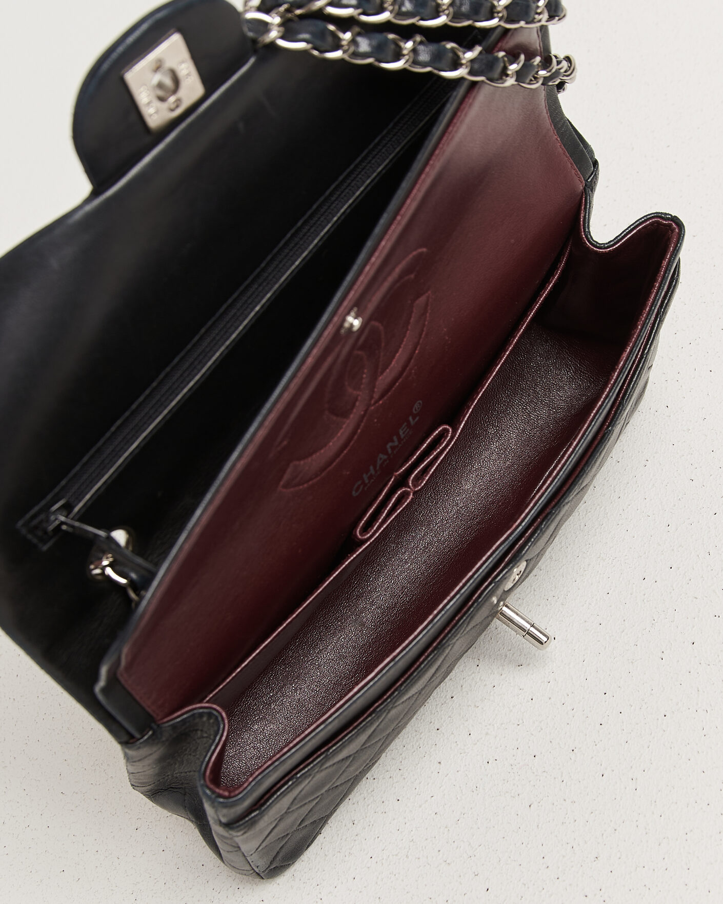 Herre | Pre-Owned & Vintage Bags | Chanel Pre-Owned | Classic Medium Double Flap Bag Lambskin Black