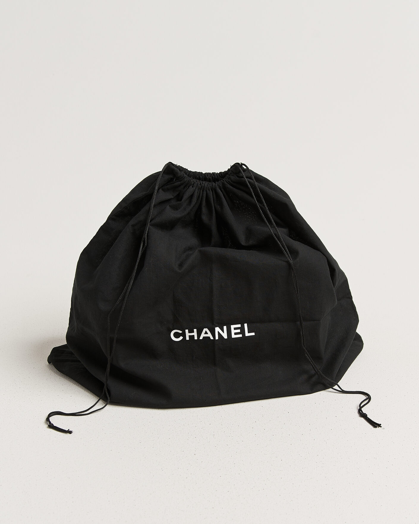 Herre | Pre-Owned & Vintage Bags | Chanel Pre-Owned | Classic Medium Double Flap Bag Lambskin Black