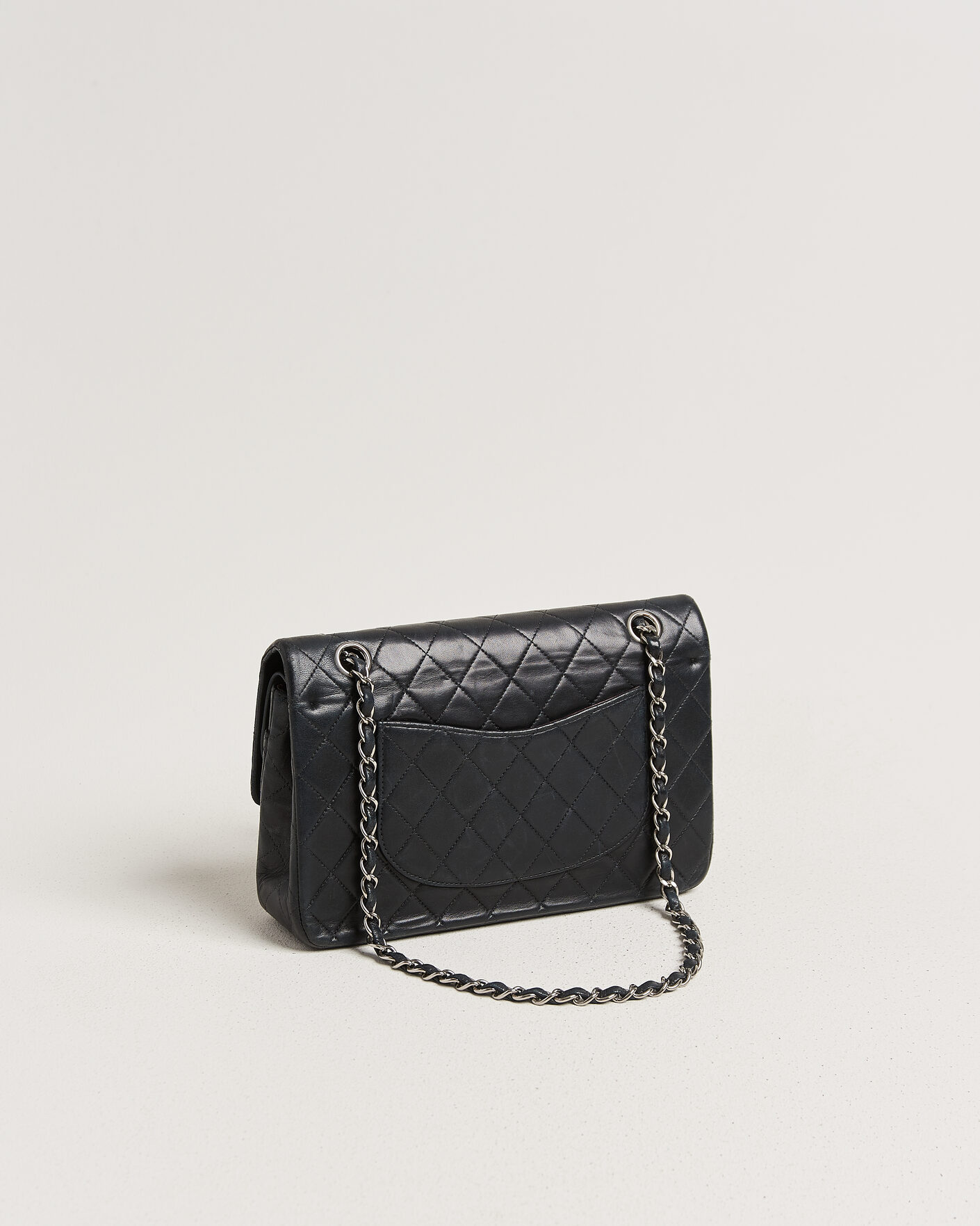 Herre | Pre-Owned & Vintage Bags | Chanel Pre-Owned | Classic Medium Double Flap Bag Lambskin Black