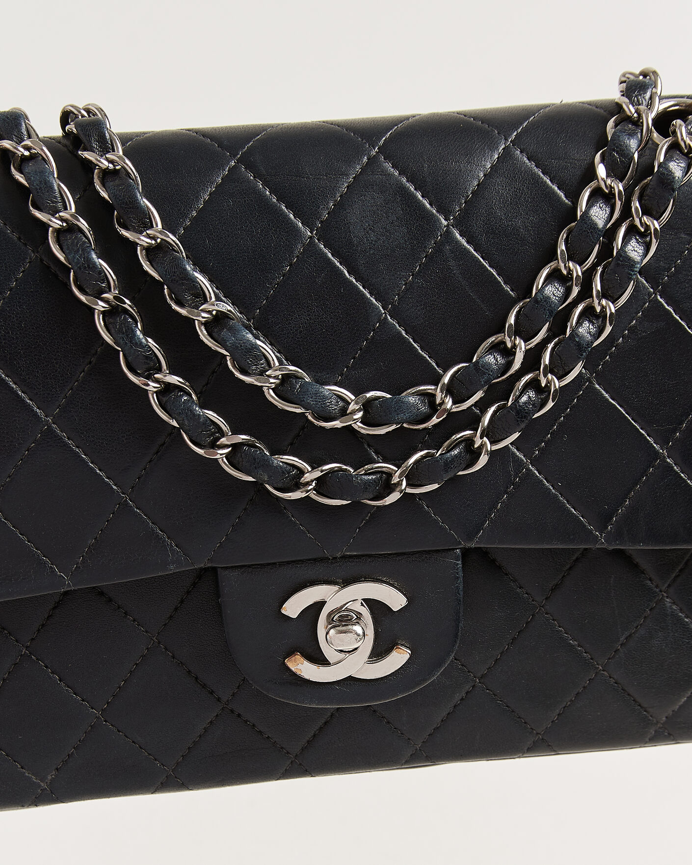 Herre | Pre-Owned & Vintage Bags | Chanel Pre-Owned | Classic Medium Double Flap Bag Lambskin Black