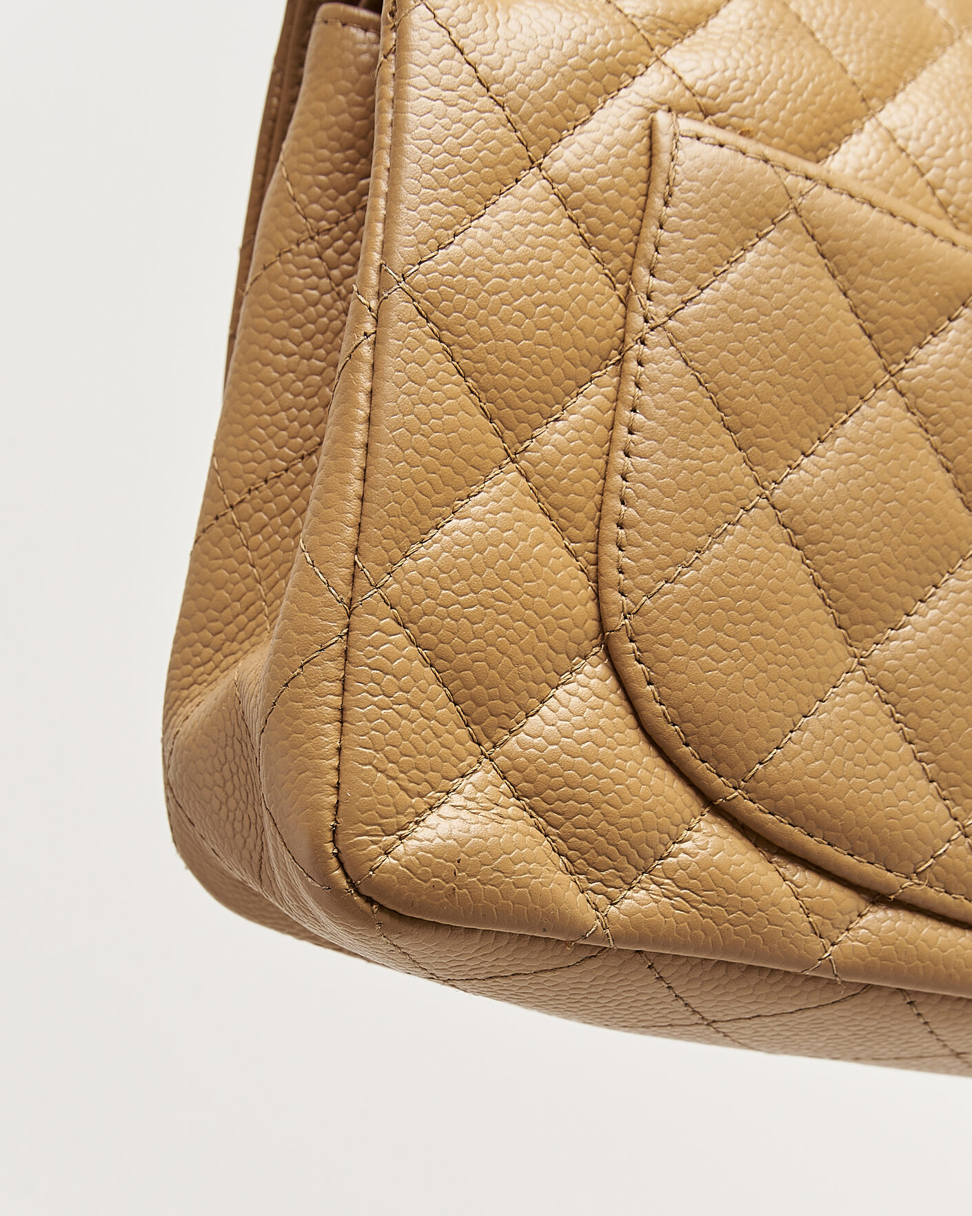 Herre | Pre-Owned & Vintage Bags | Chanel Pre-Owned | Classic Small Double Flap Bag Caviar Leather Beige