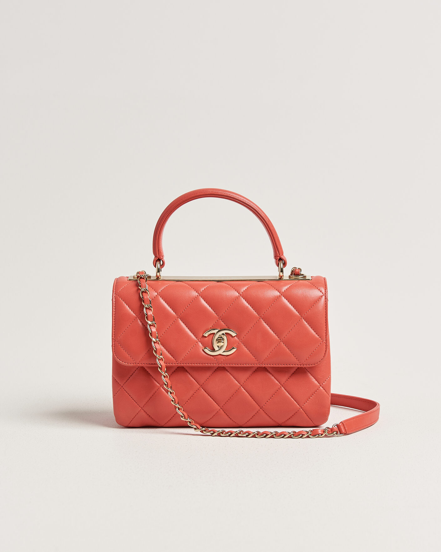 Herre | Pre-Owned & Vintage Bags | Chanel Pre-Owned | Trendy CC Top Handle Bag Coral