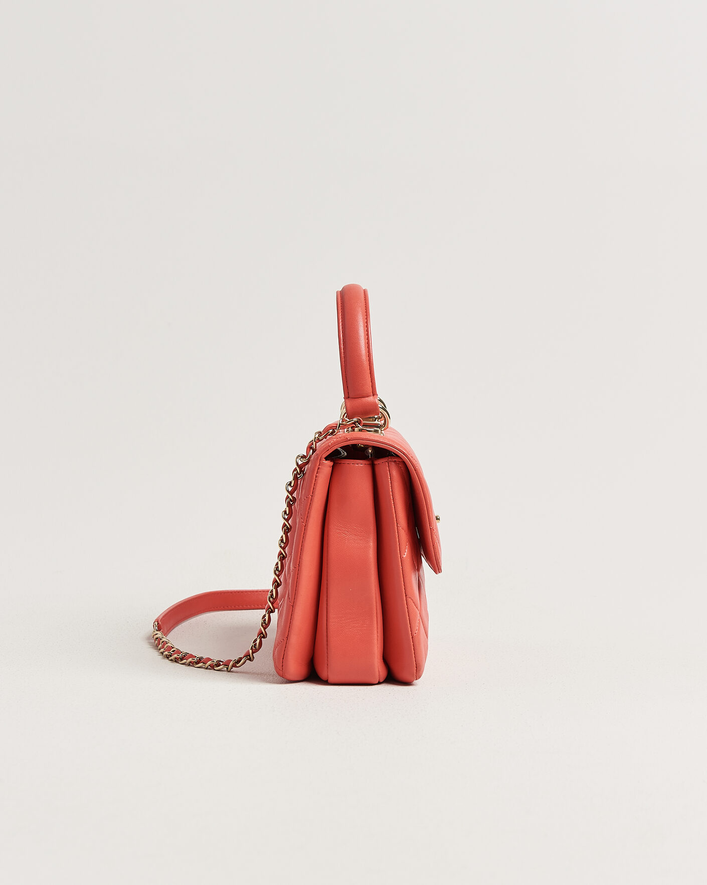 Herre | Pre-Owned & Vintage Bags | Chanel Pre-Owned | Trendy CC Top Handle Bag Coral