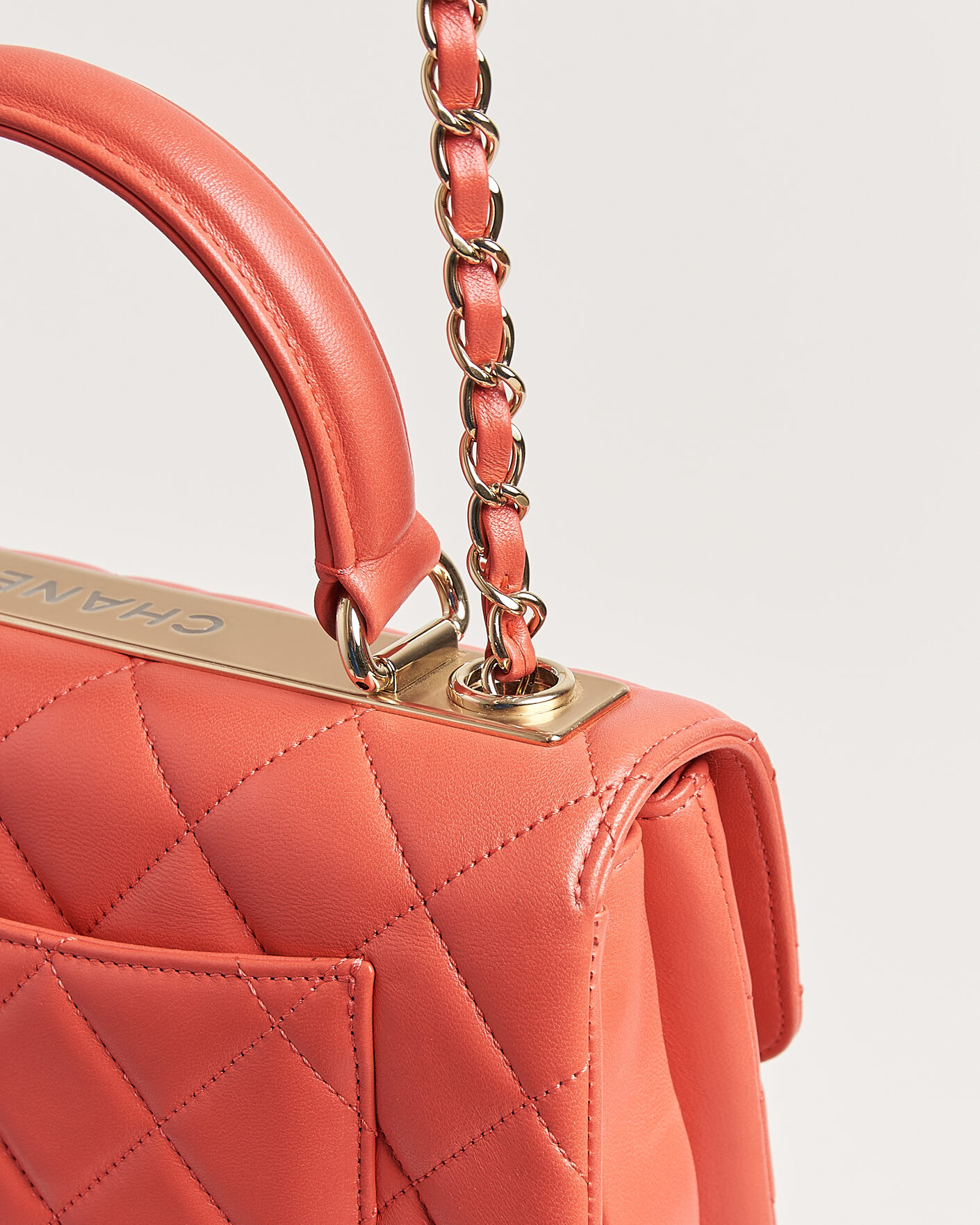 Herre | Pre-Owned & Vintage Bags | Chanel Pre-Owned | Trendy CC Top Handle Bag Coral