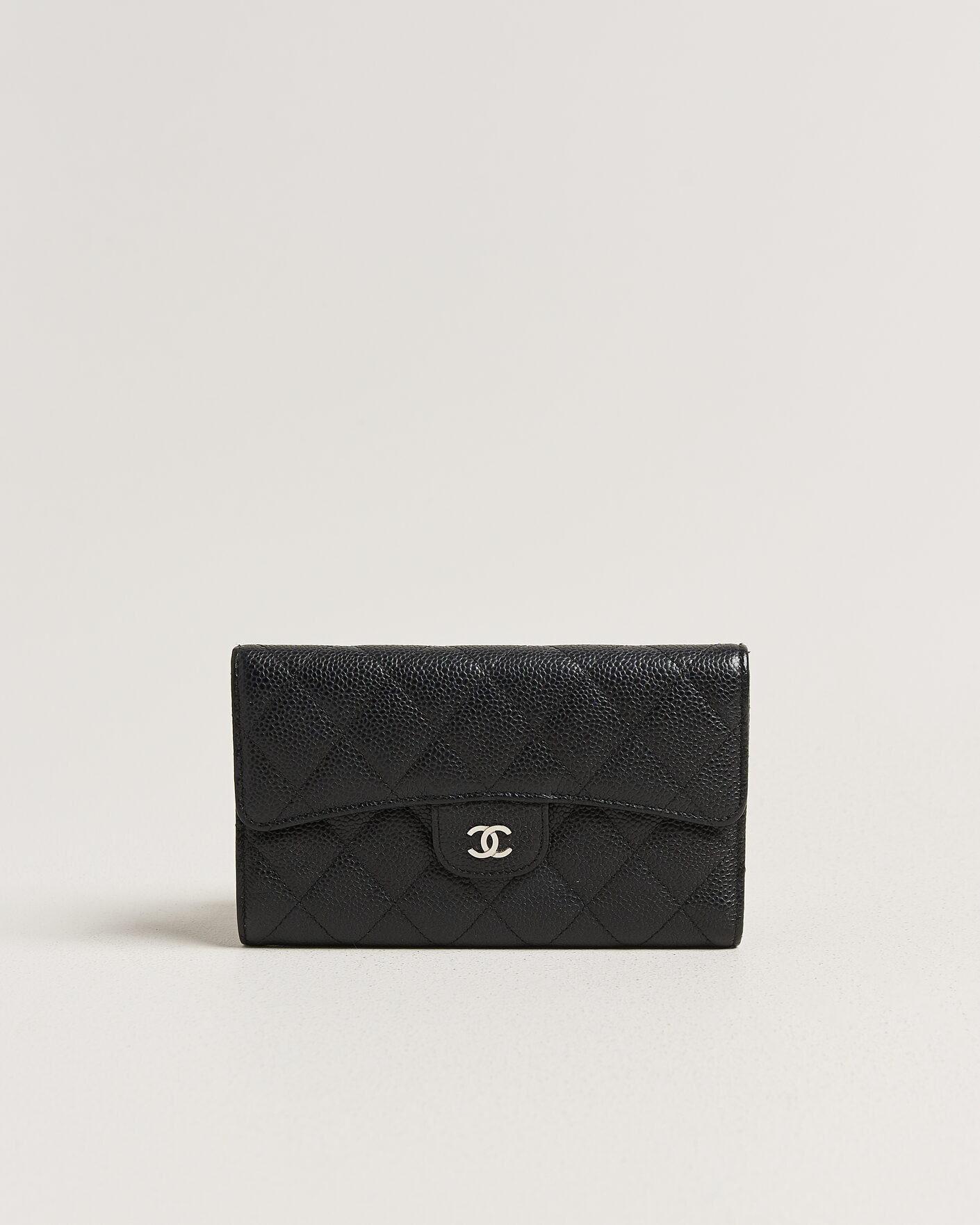 Herre | Pre-Owned & Vintage Bags | Chanel Pre-Owned | Classic Trifold Flap Wallet Caviar Leather Black