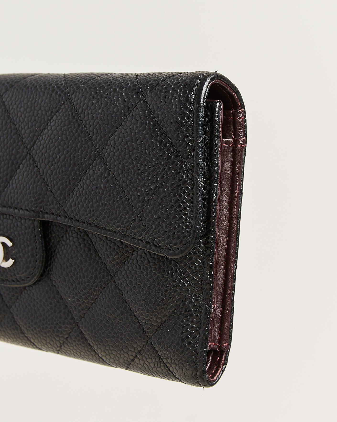 Herre | Pre-Owned & Vintage Bags | Chanel Pre-Owned | Classic Trifold Flap Wallet Caviar Leather Black