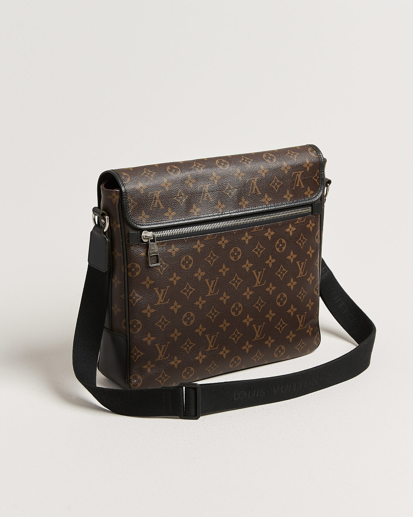 Herre | Pre-Owned & Vintage Bags | Louis Vuitton Pre-Owned | Abbesses Messenger Bag Monogram Macassar