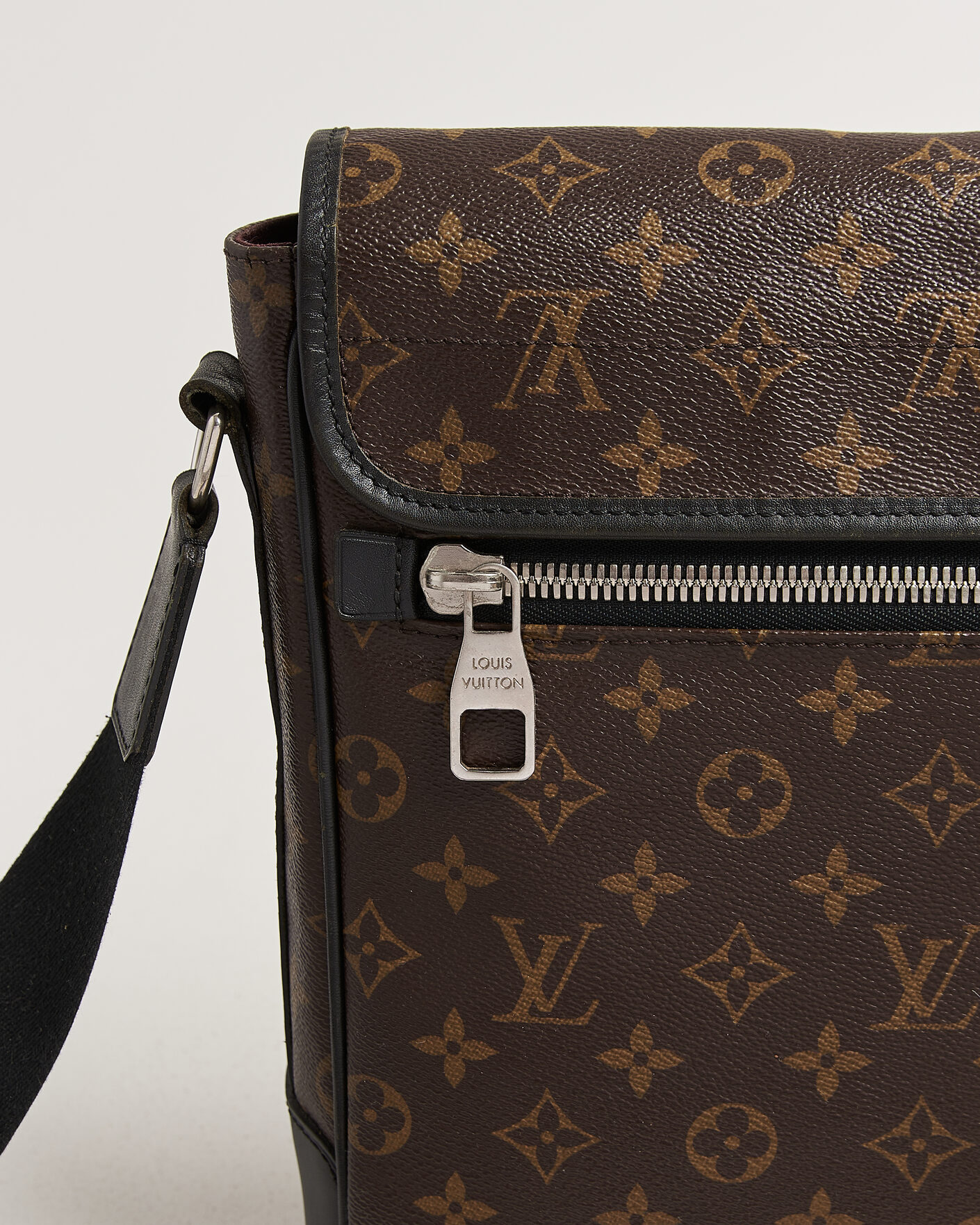 Herre | Pre-Owned & Vintage Bags | Louis Vuitton Pre-Owned | Abbesses Messenger Bag Monogram Macassar