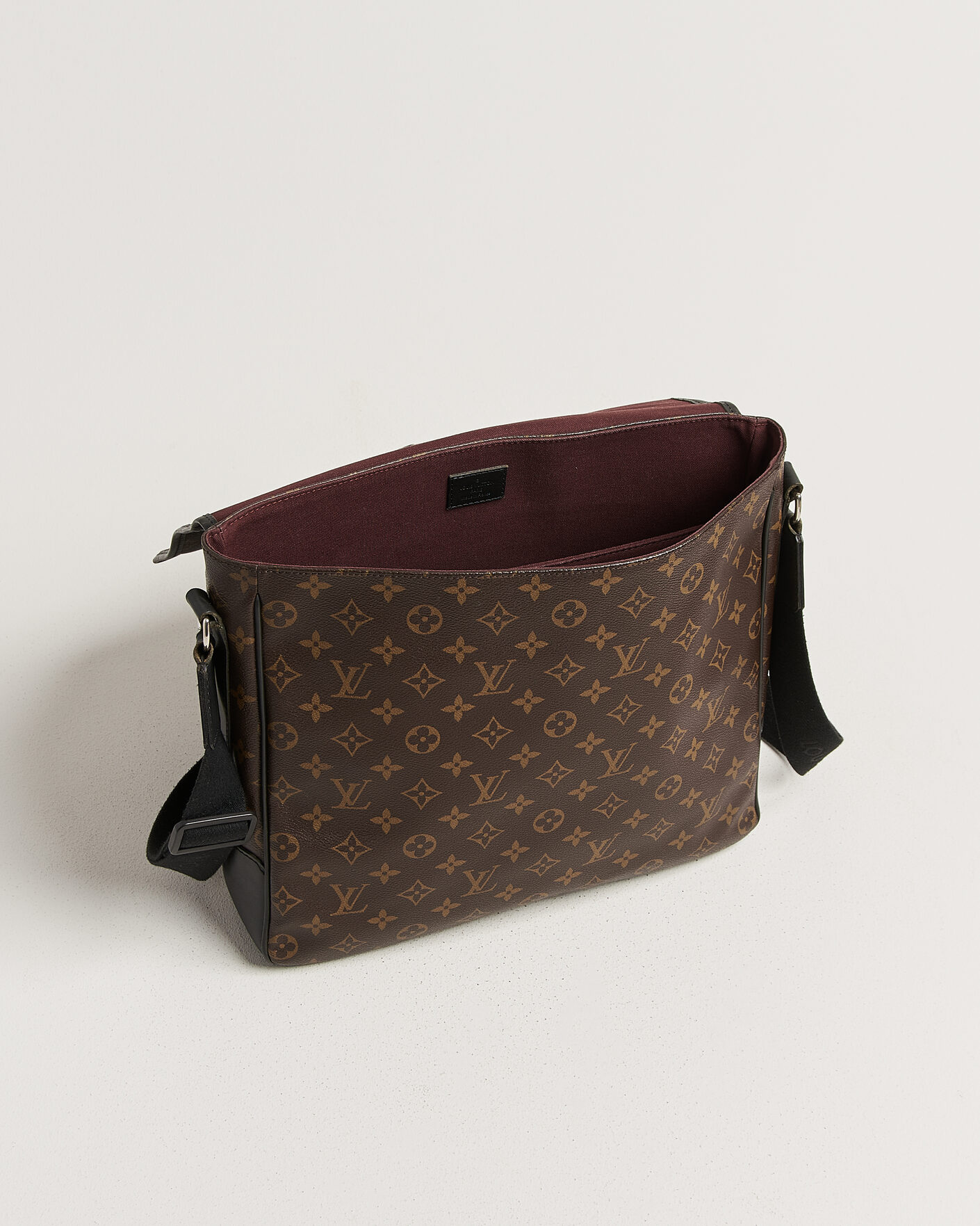 Herre | Pre-Owned & Vintage Bags | Louis Vuitton Pre-Owned | Abbesses Messenger Bag Monogram Macassar