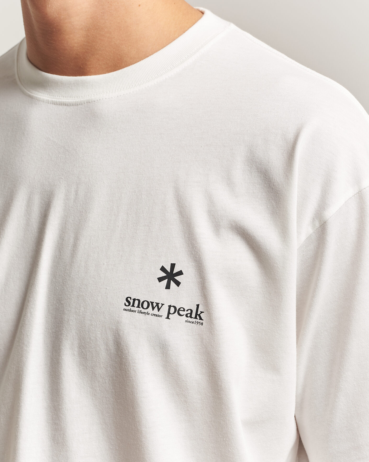 Herre | T-Shirts | Snow Peak | Soft Cotton Relaxed Logo T-Shirt Off White
