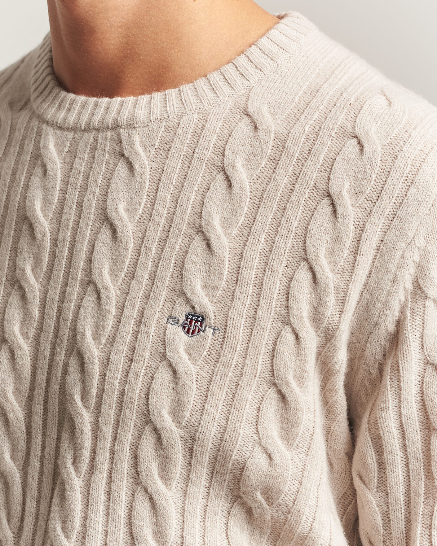Herre | Trøjer | Gant | Lambswool Cable Crew Neck Clay Beige