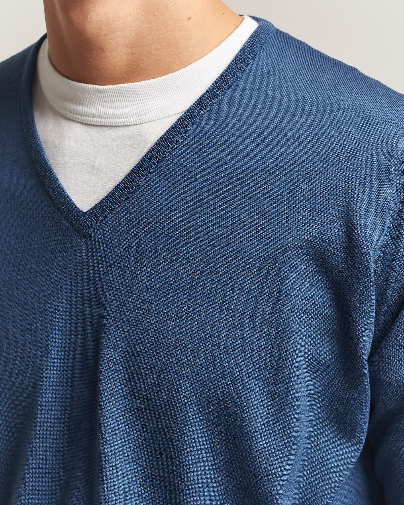 Herre | Trøjer | John Smedley | Bobby Extra Fine Merino V-Neck Pullover Teal Firth