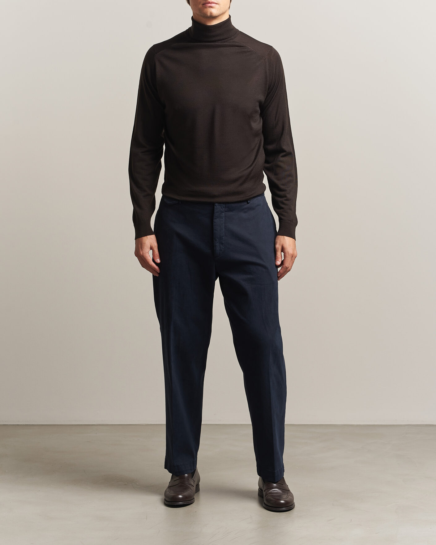 Herre | Trøjer | John Smedley | Cherwell Extra Fine Merino Rollneck Faulkner Brown