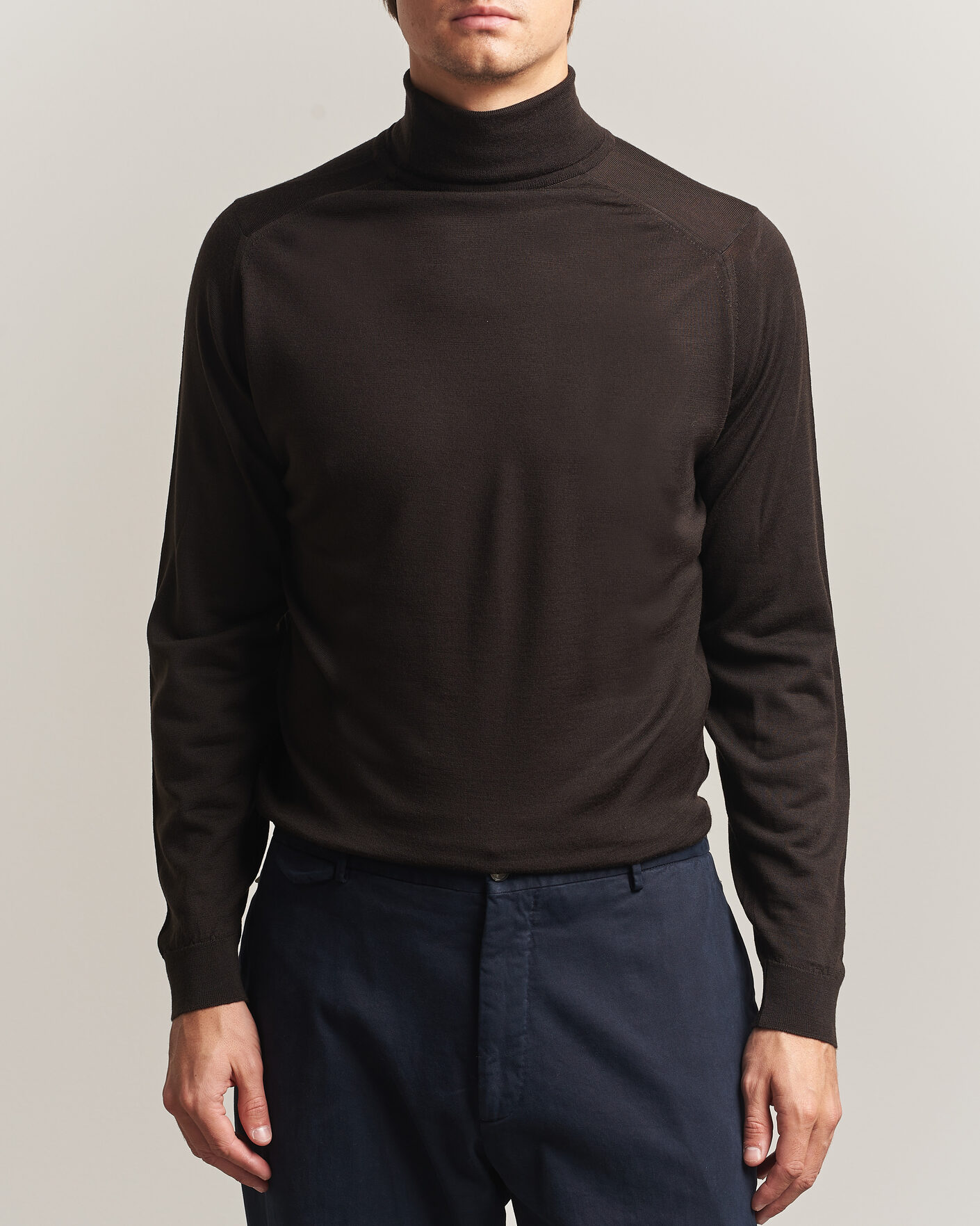 Herre | Trøjer | John Smedley | Cherwell Extra Fine Merino Rollneck Faulkner Brown