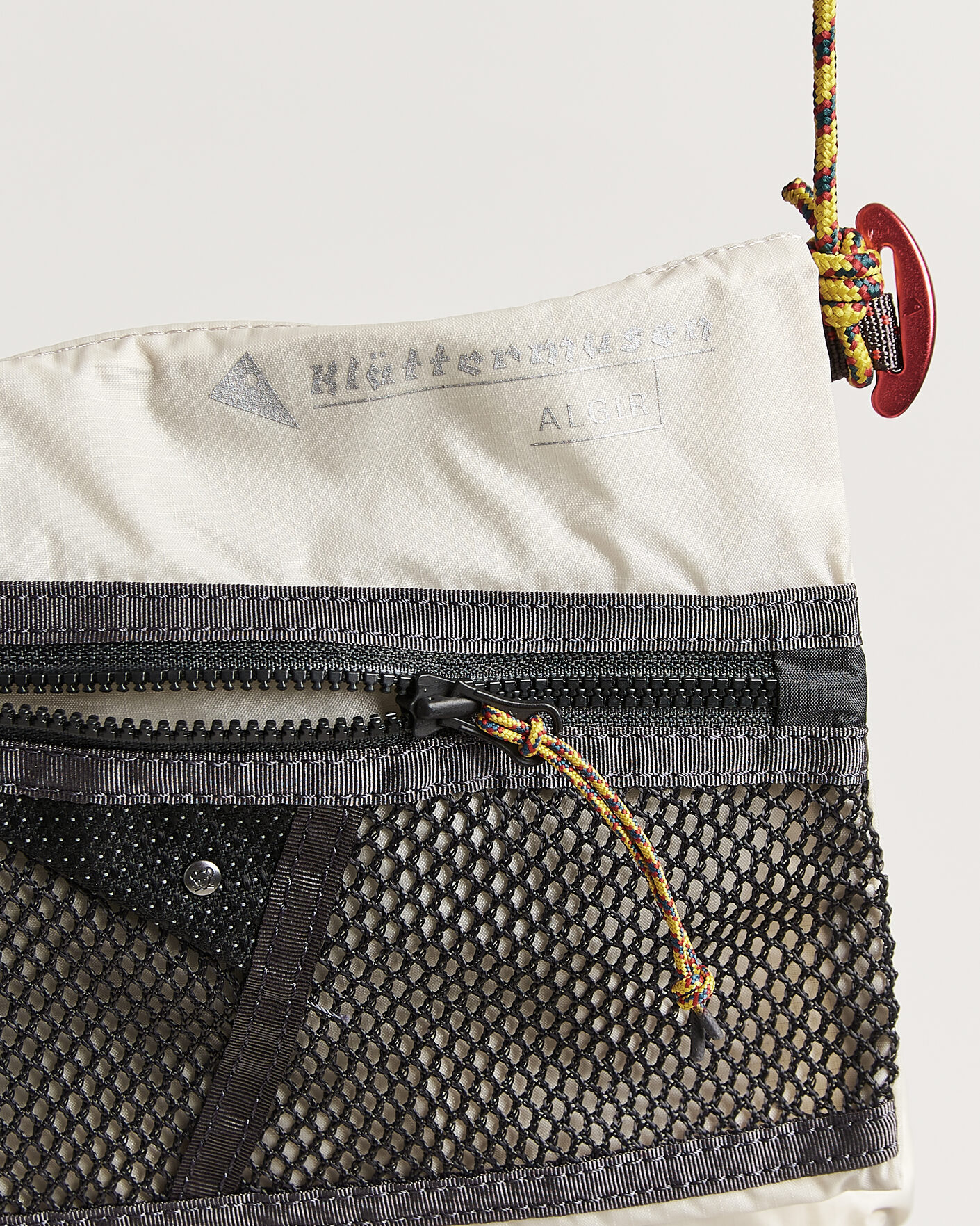 Herre | Tasker | Klättermusen | Algir Foldover Bag Putty Grey