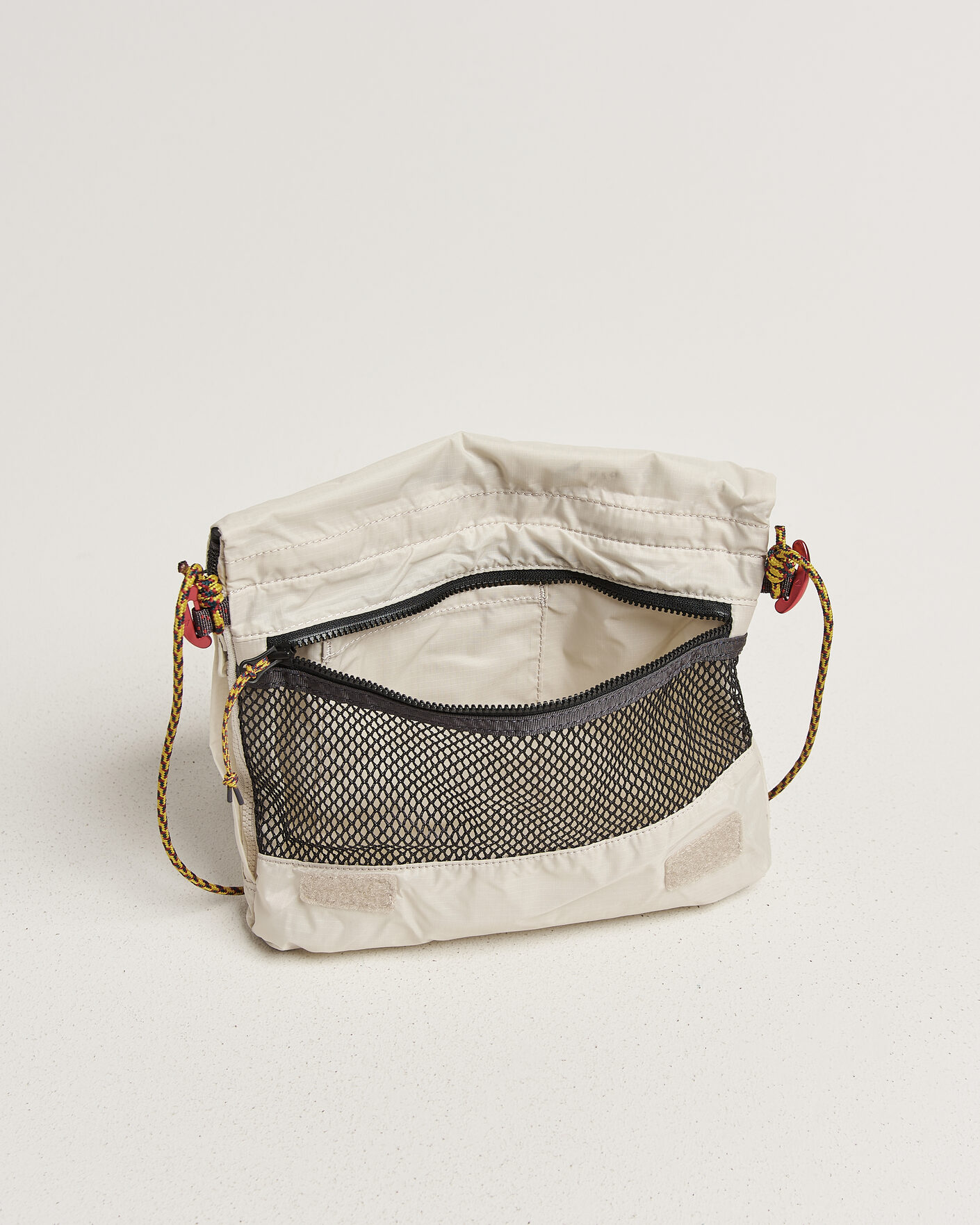 Herre | Tasker | Klättermusen | Algir Foldover Bag Putty Grey