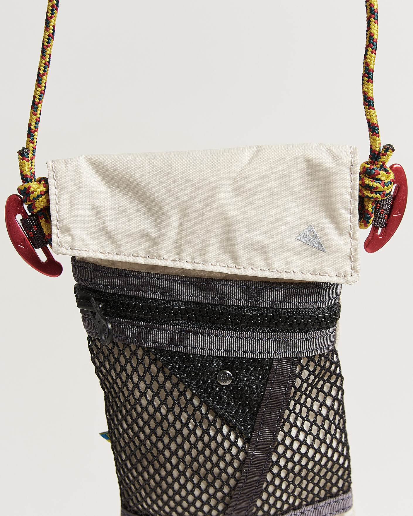 Herre | Tasker | Klättermusen | Algir Lanyard Pocket Bag Putty Grey