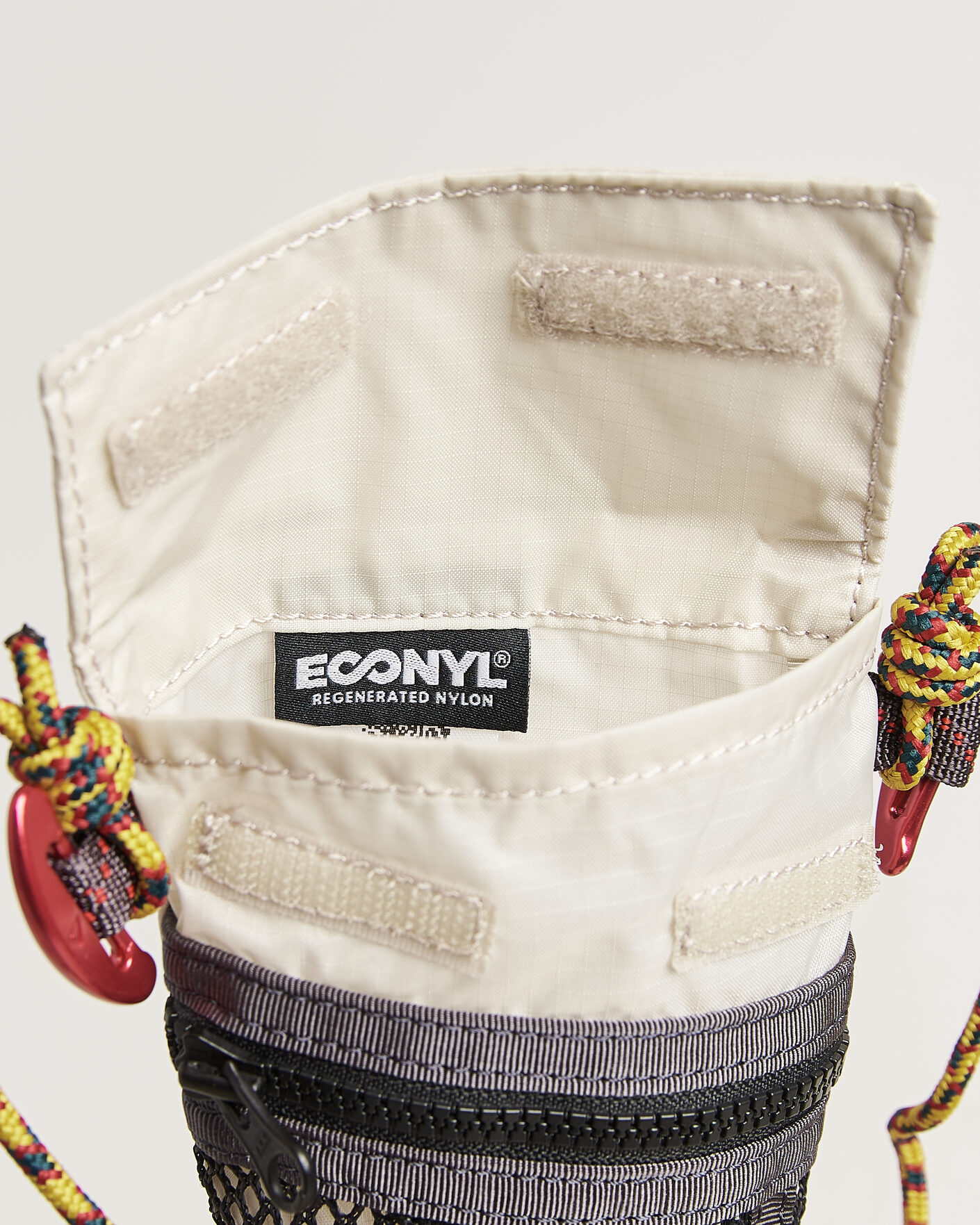 Herre | Tasker | Klättermusen | Algir Lanyard Pocket Bag Putty Grey