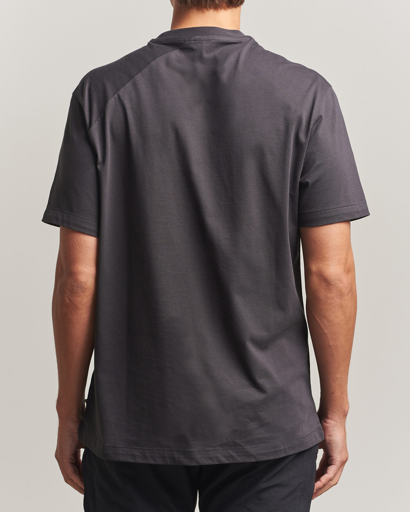 Herre | T-Shirts | Klättermusen | Root Logo T-Shirt Raven