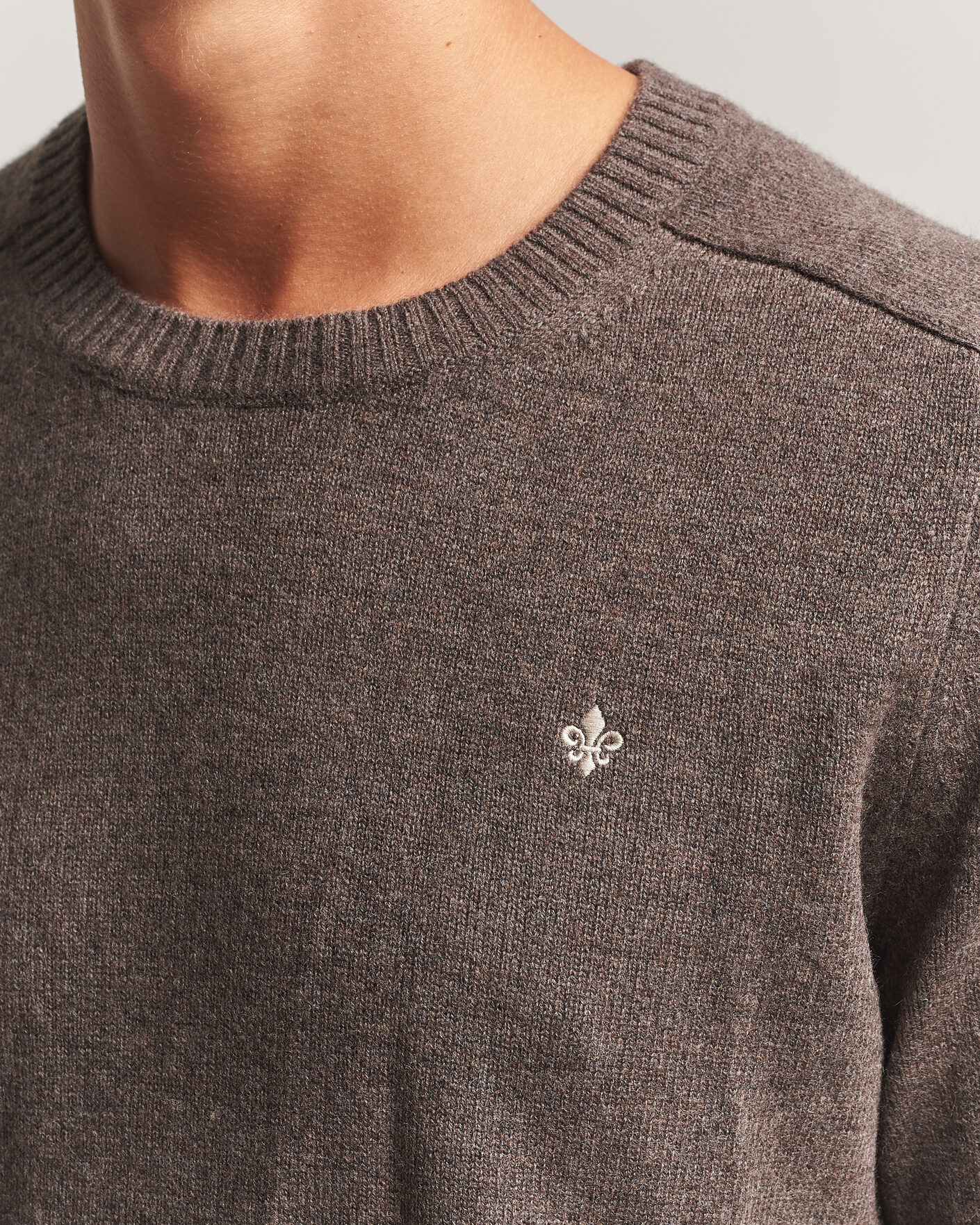 Herre | Trøjer | Morris | Hertford Lambswool Crew Neck Brown