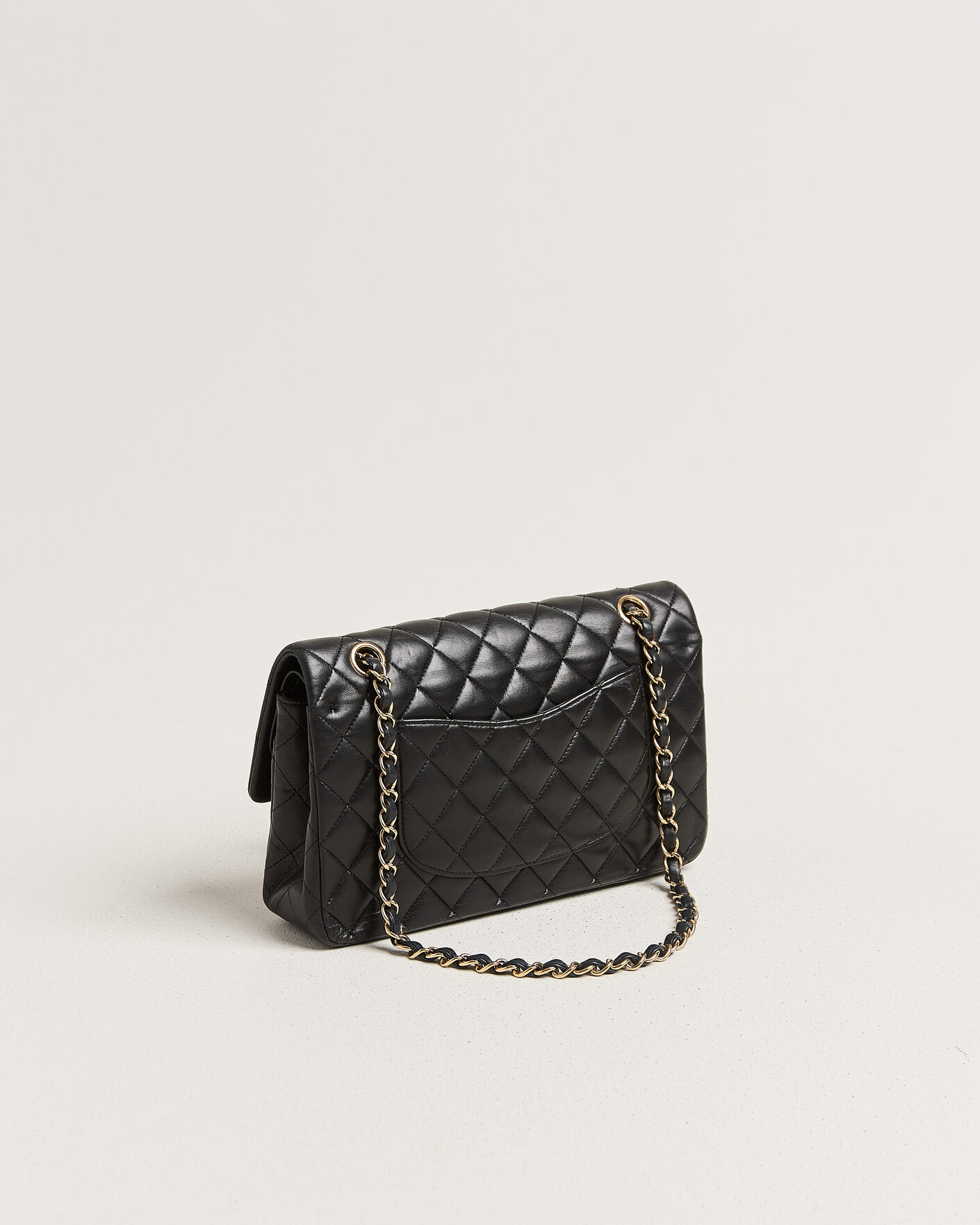 Herre | Pre-Owned & Vintage Bags | Chanel Pre-Owned | Classic Medium Double Flap Bag Lambskin Black