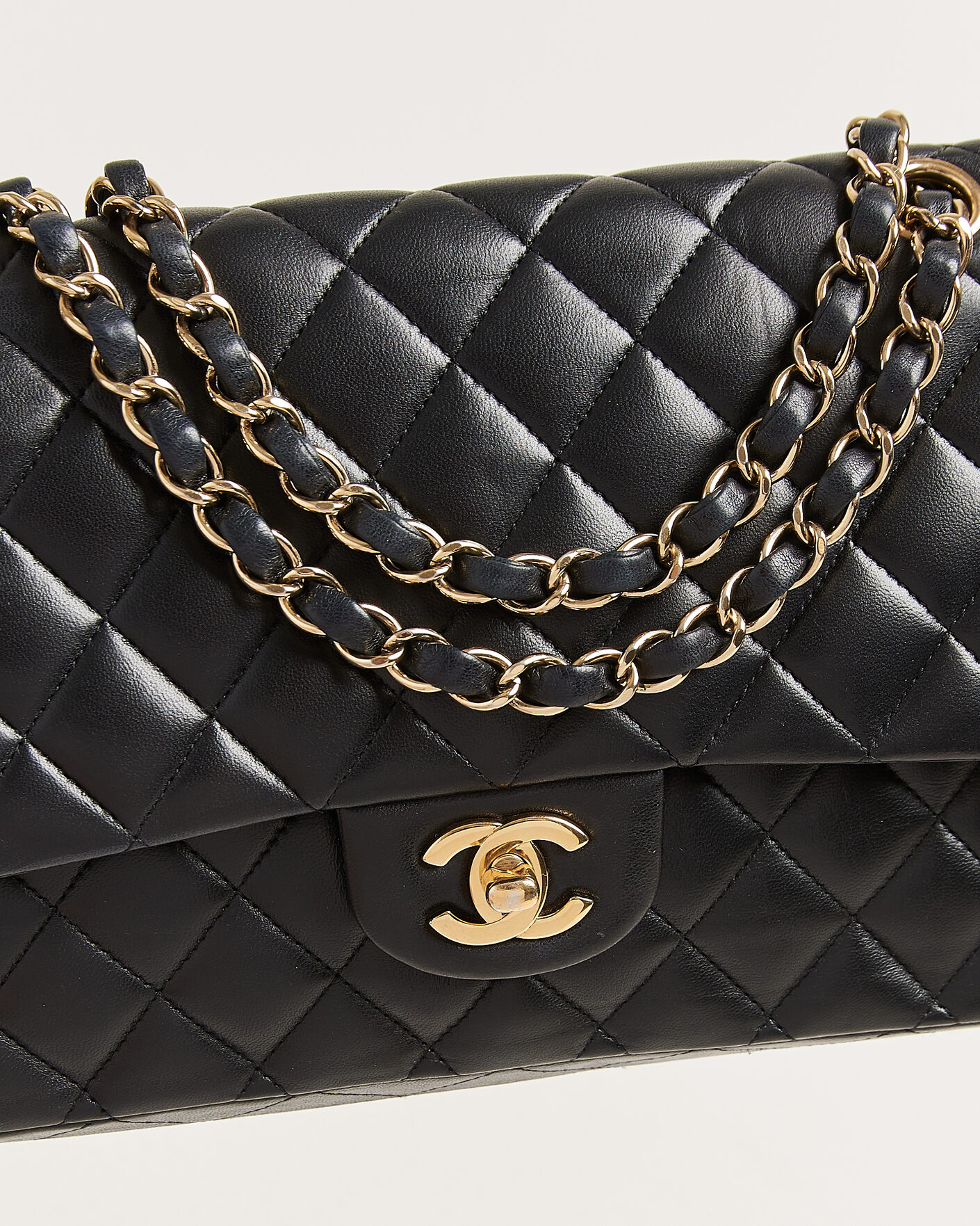 Herre | Chanel Pre-Owned Classic Medium Double Flap Bag Lambskin Black | Chanel Pre-Owned | Classic Medium Double Flap Bag Lambskin Black