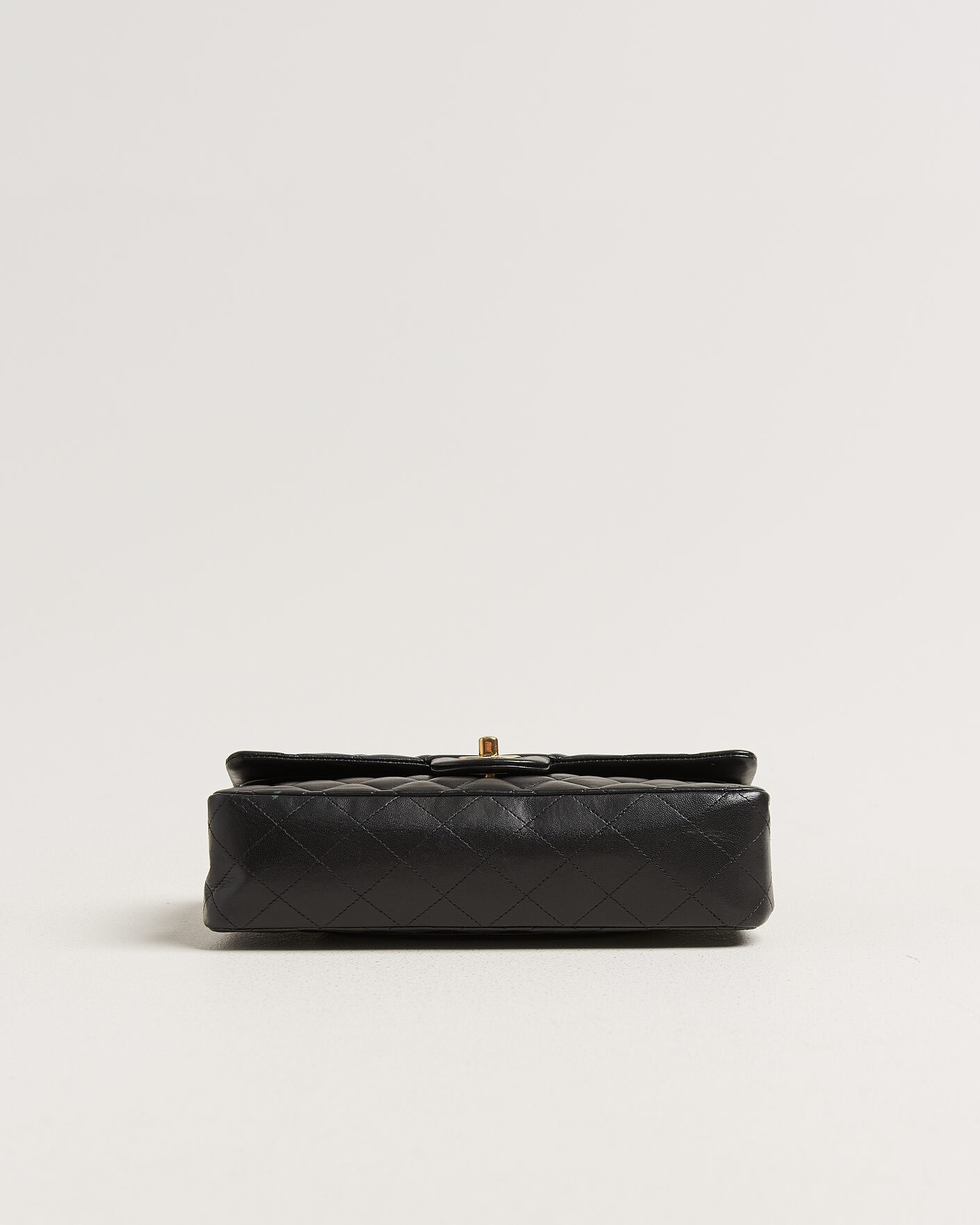 Herre | Pre-Owned & Vintage Bags | Chanel Pre-Owned | Classic Medium Double Flap Bag Lambskin Black