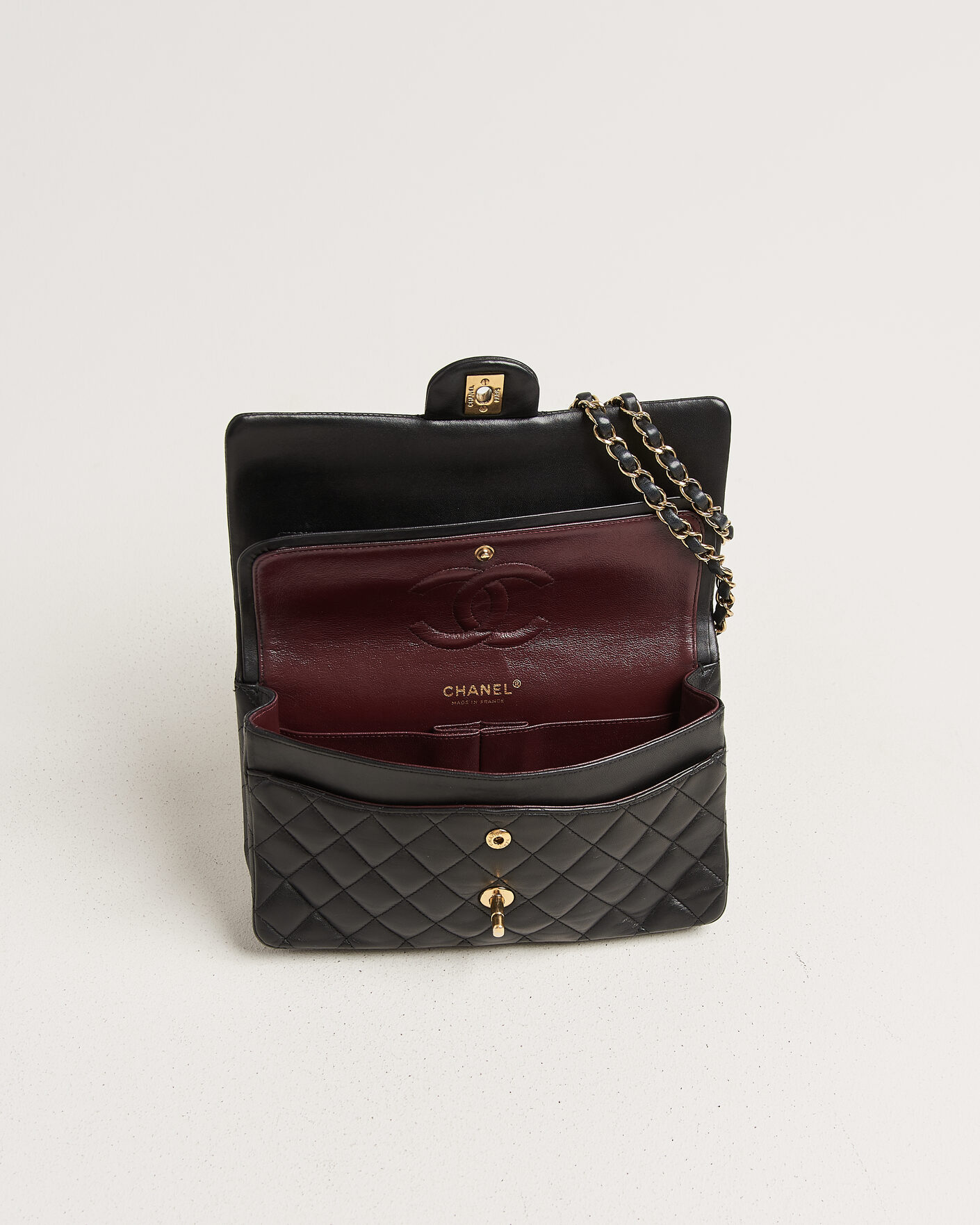 Herre | Pre-Owned & Vintage Bags | Chanel Pre-Owned | Classic Medium Double Flap Bag Lambskin Black