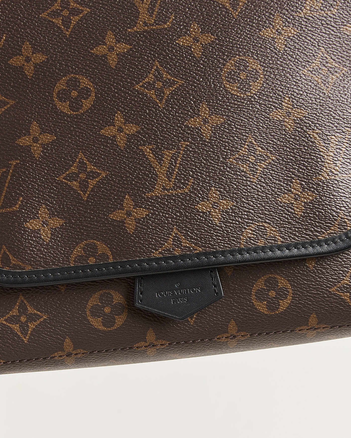 Herre | Pre-Owned & Vintage Bags | Louis Vuitton Pre-Owned | Messenger Bag Monogram Macassar