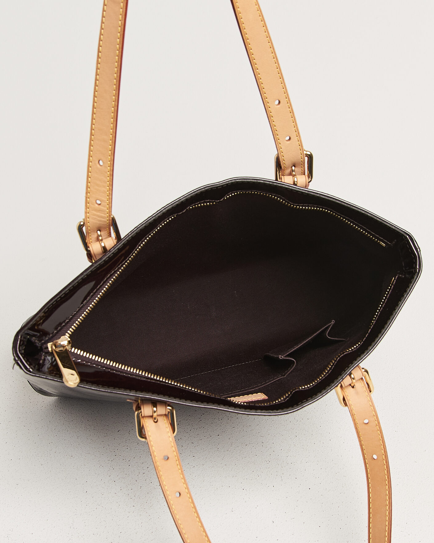Herre | Pre-Owned & Vintage Bags | Louis Vuitton Pre-Owned | Brentwood Tote Bag Vernis Leather Burgundy
