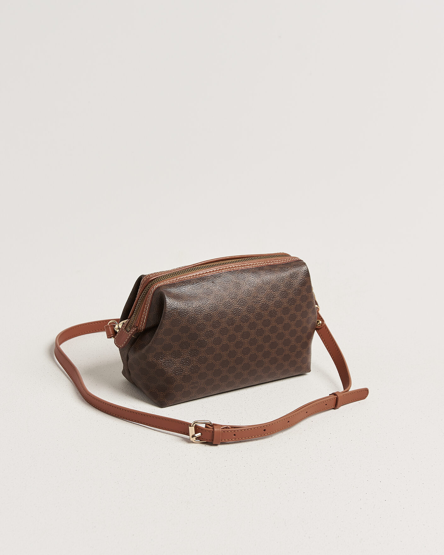 Herre | Pre-Owned & Vintage Bags | Celine Pre-Owned | Macadame Pouch Bag Monogram