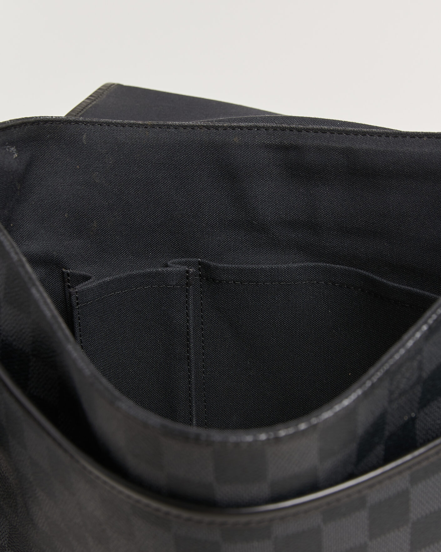Herre | Pre-Owned & Vintage Bags | Louis Vuitton Pre-Owned | Daniel MM Shoulder Bag Damier Graphite